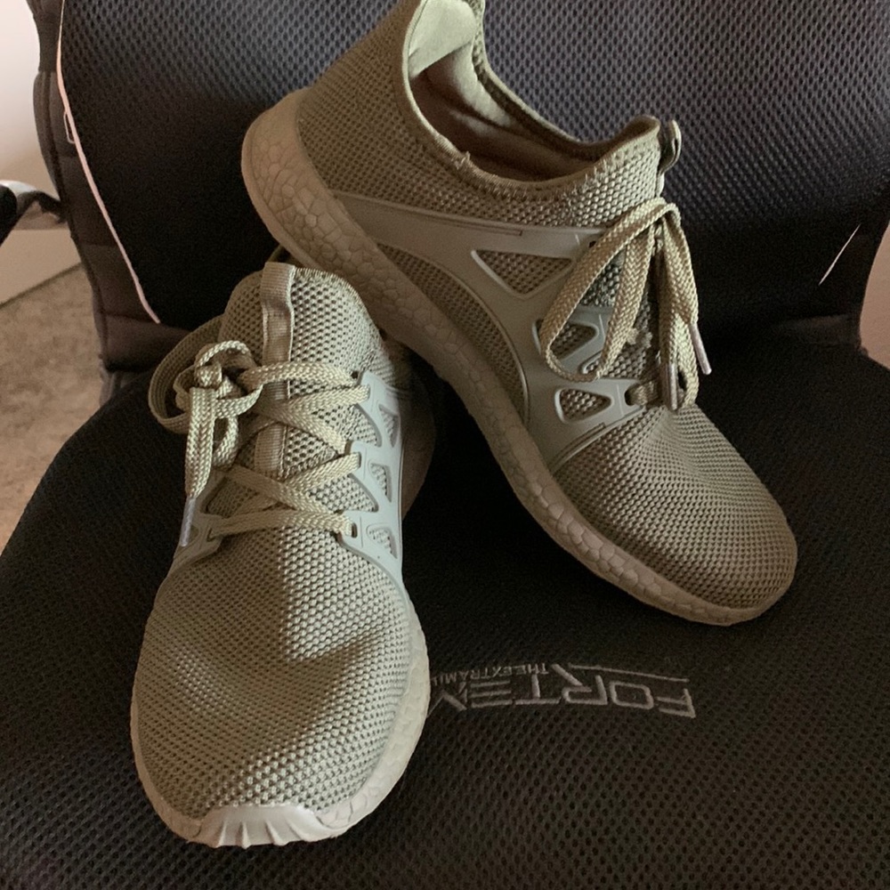 Casual shoes